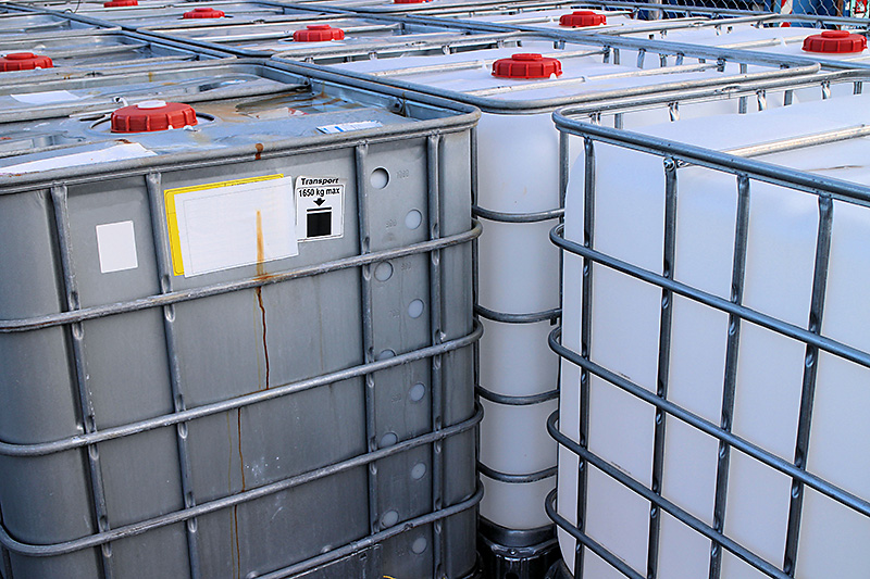 Еврокубы — составные контейнеры средней грузоподъемности для массовых грузов с пластмассовой внутренней емкостью