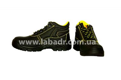 Рабочие ботинки с металлической вставкой на носке и защитой от проколов и порезов 